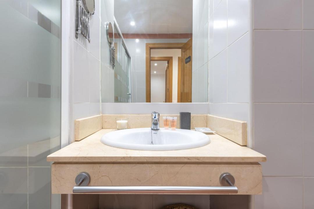 2 Bedrooms 2 Bathrooms Furnished - Malsana - With Pool - Mintystay Madrid Luaran gambar